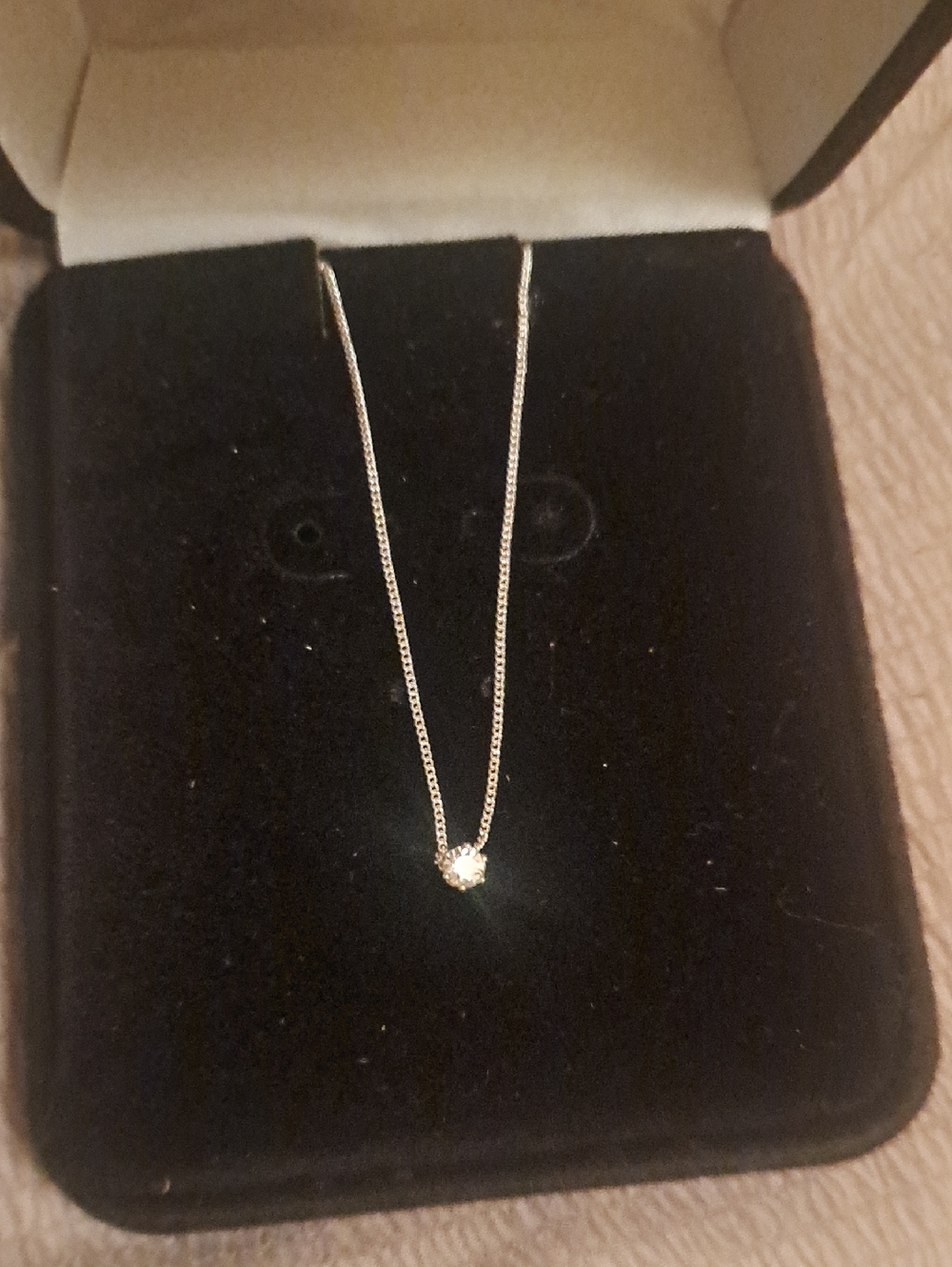 Delicate Silver Pendant Necklace with Clear Stone